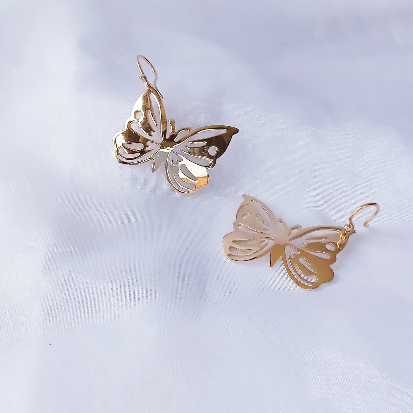 Arete Dorado Mariposa