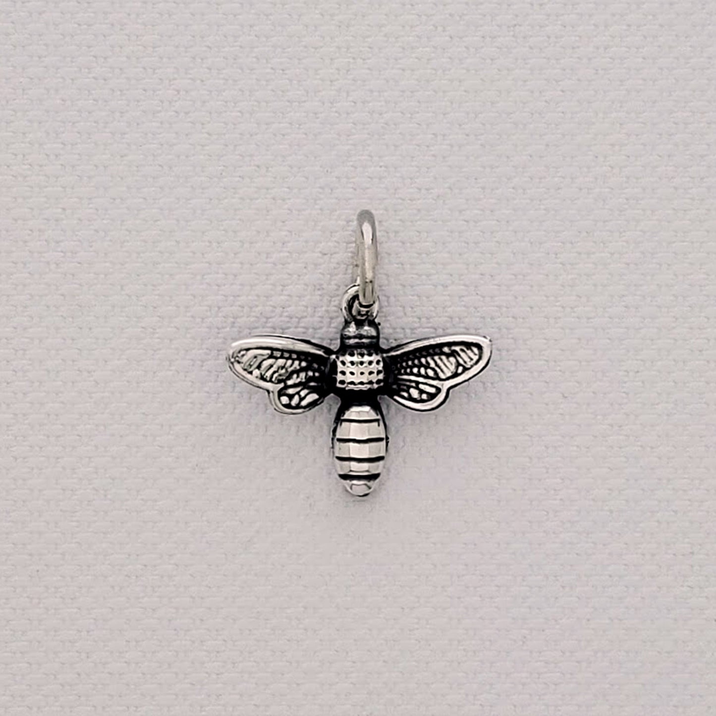 Dije/Charm Abeja Cera