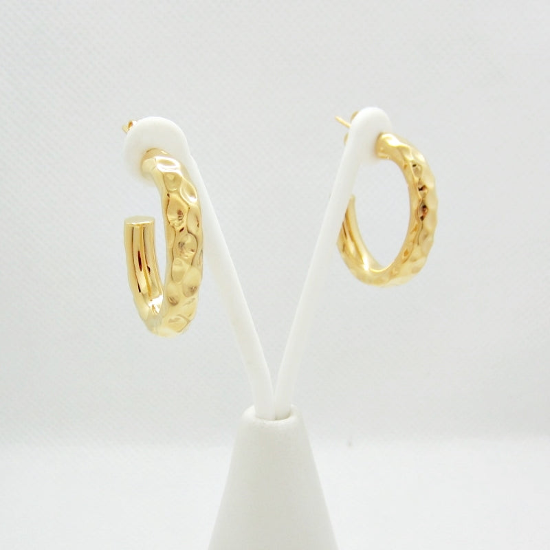 Arracadas doradas tubo martilladas