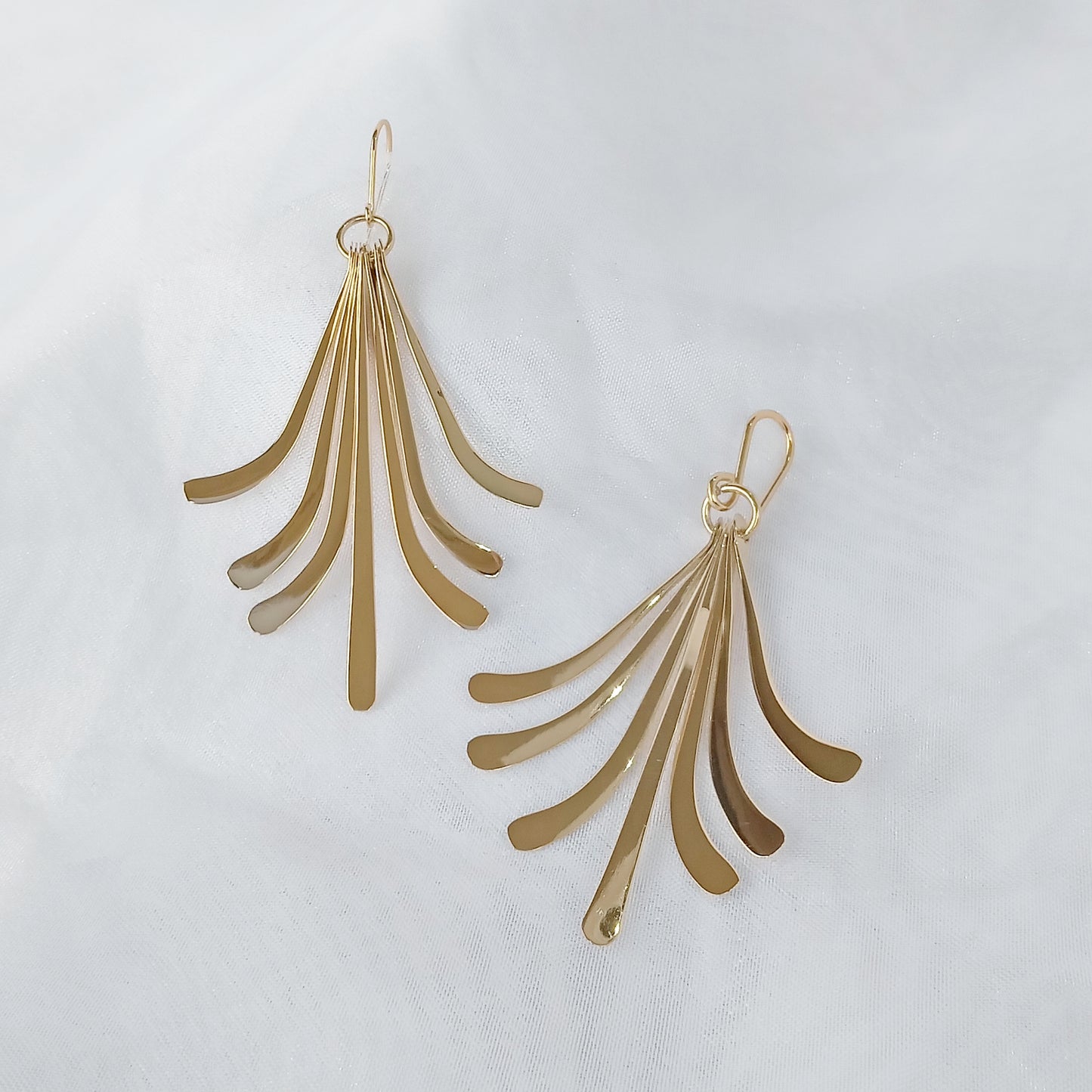 Arete Dorado Abanico Japonés