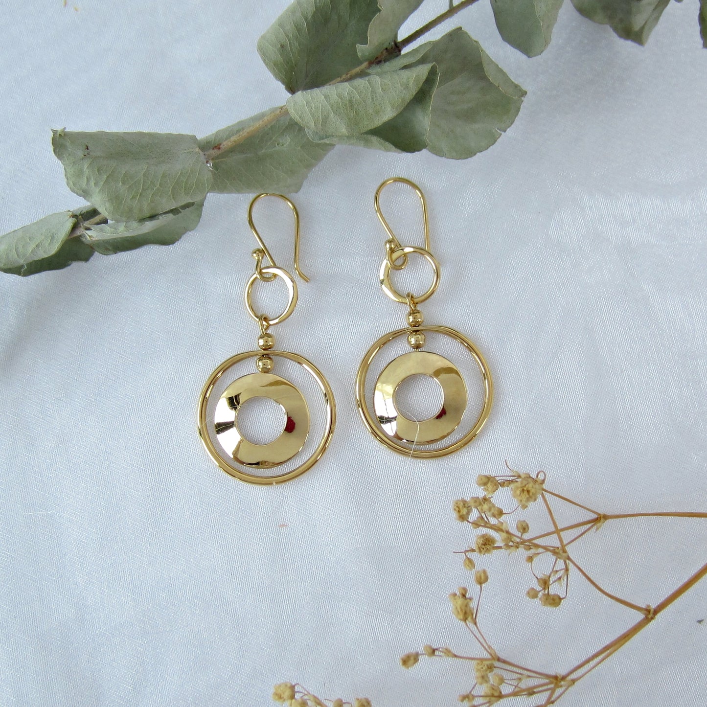 Arete Dorado Círculos en Movimiento