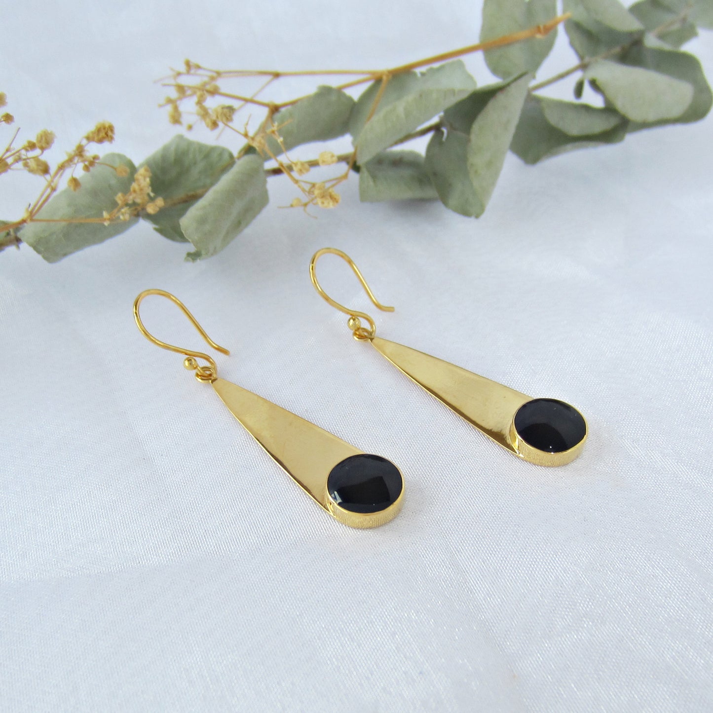 Aretes Dorado Gota Larga con Piedra