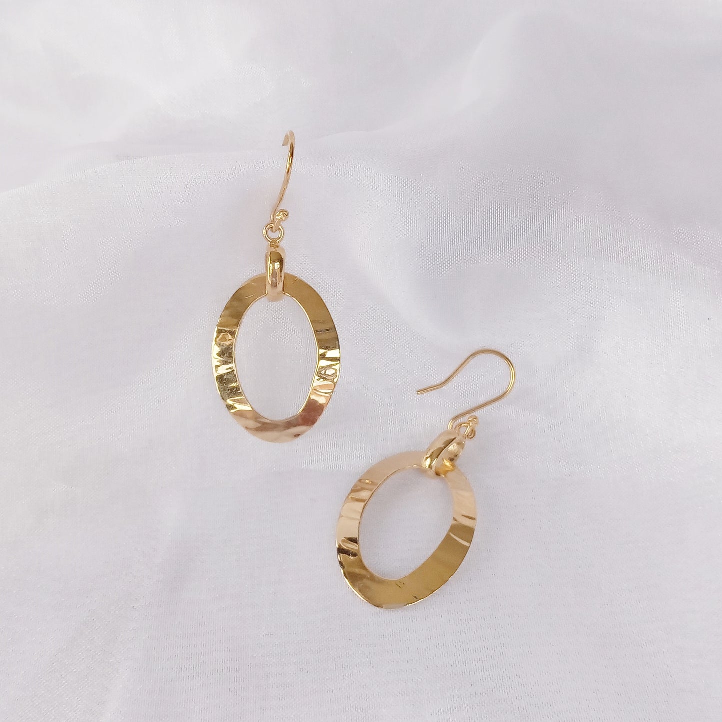 Arete Dorado Óvalo Textura
