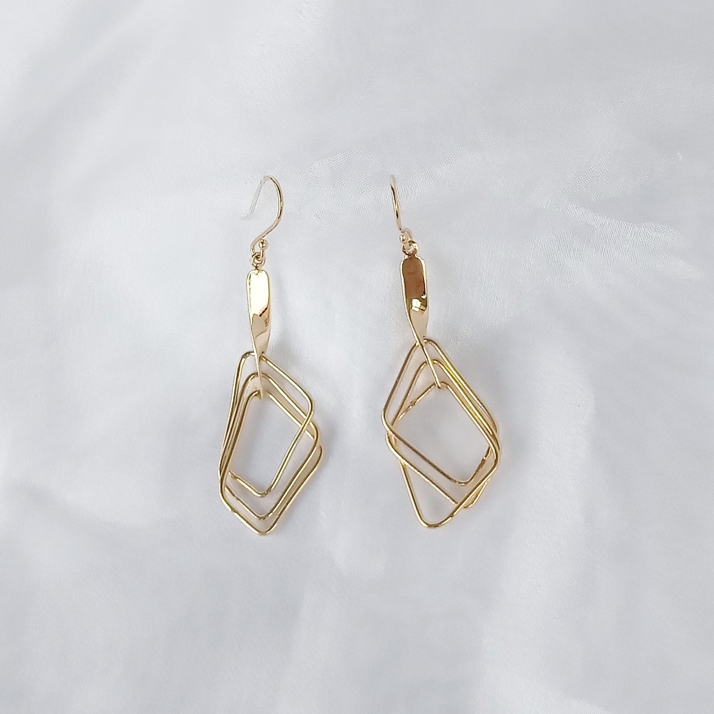 Arete Dorado Triple Rectángulo Liso