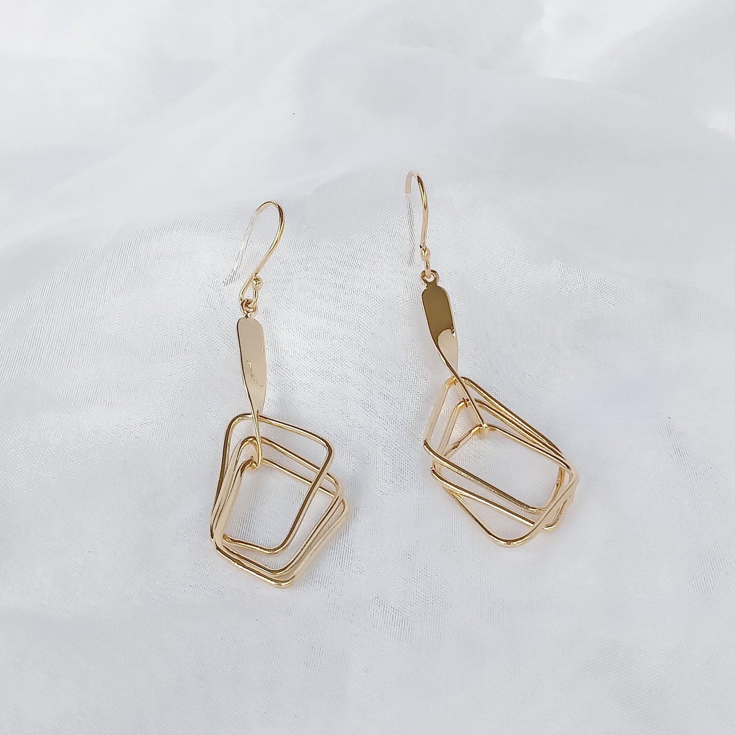 Arete Dorado Triple Rectángulo Liso