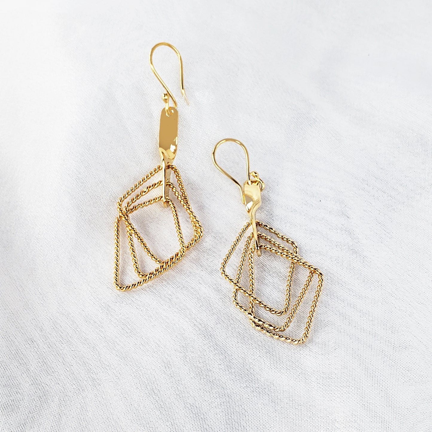 Arete Dorado Triple Rectángulo
