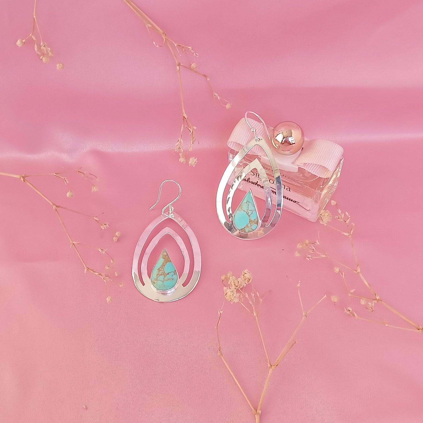 Arete Plateado Gota Elegante