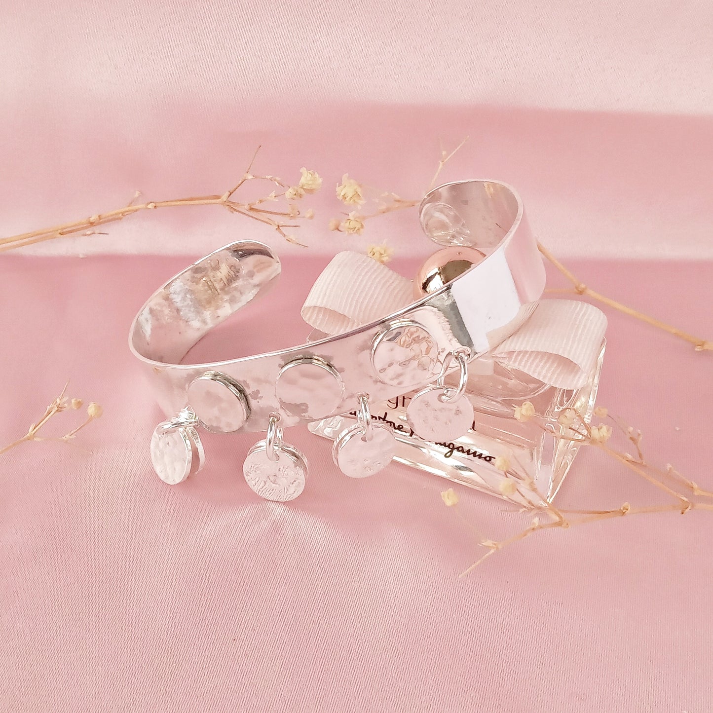 Brazalete Plateado Monedas Colgando