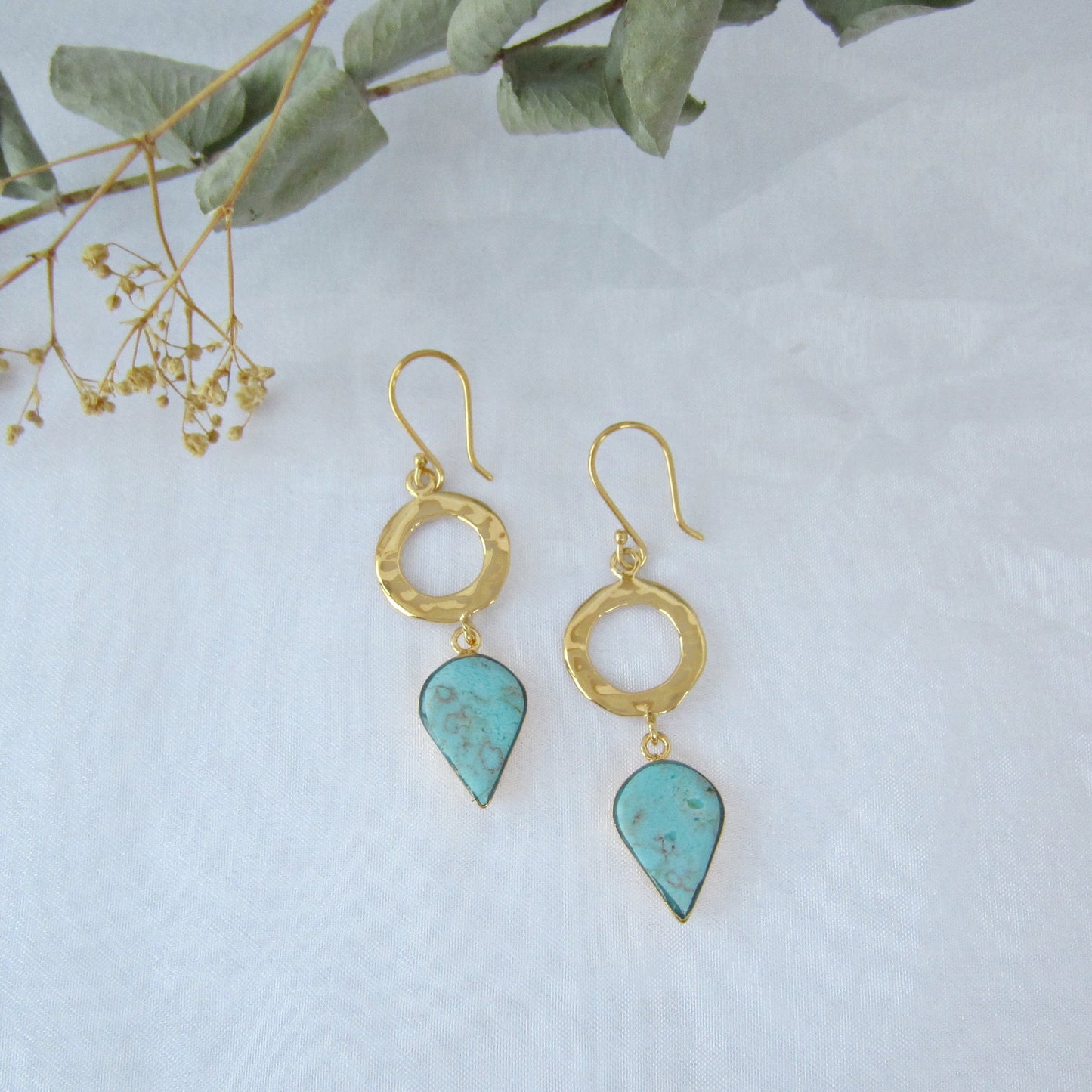 Arete Dorado Punta Lanza Con Piedra