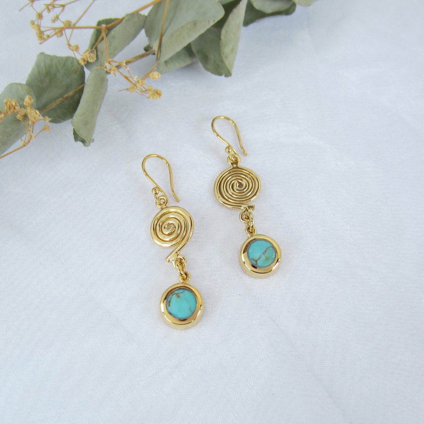 Arete Dorado Espiral con Piedra