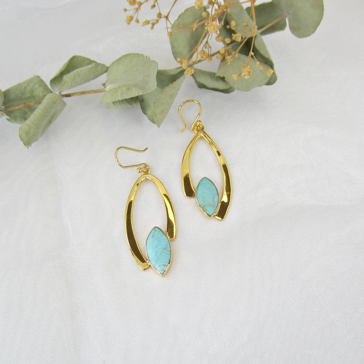 Aretes Dorados Gota de Agua