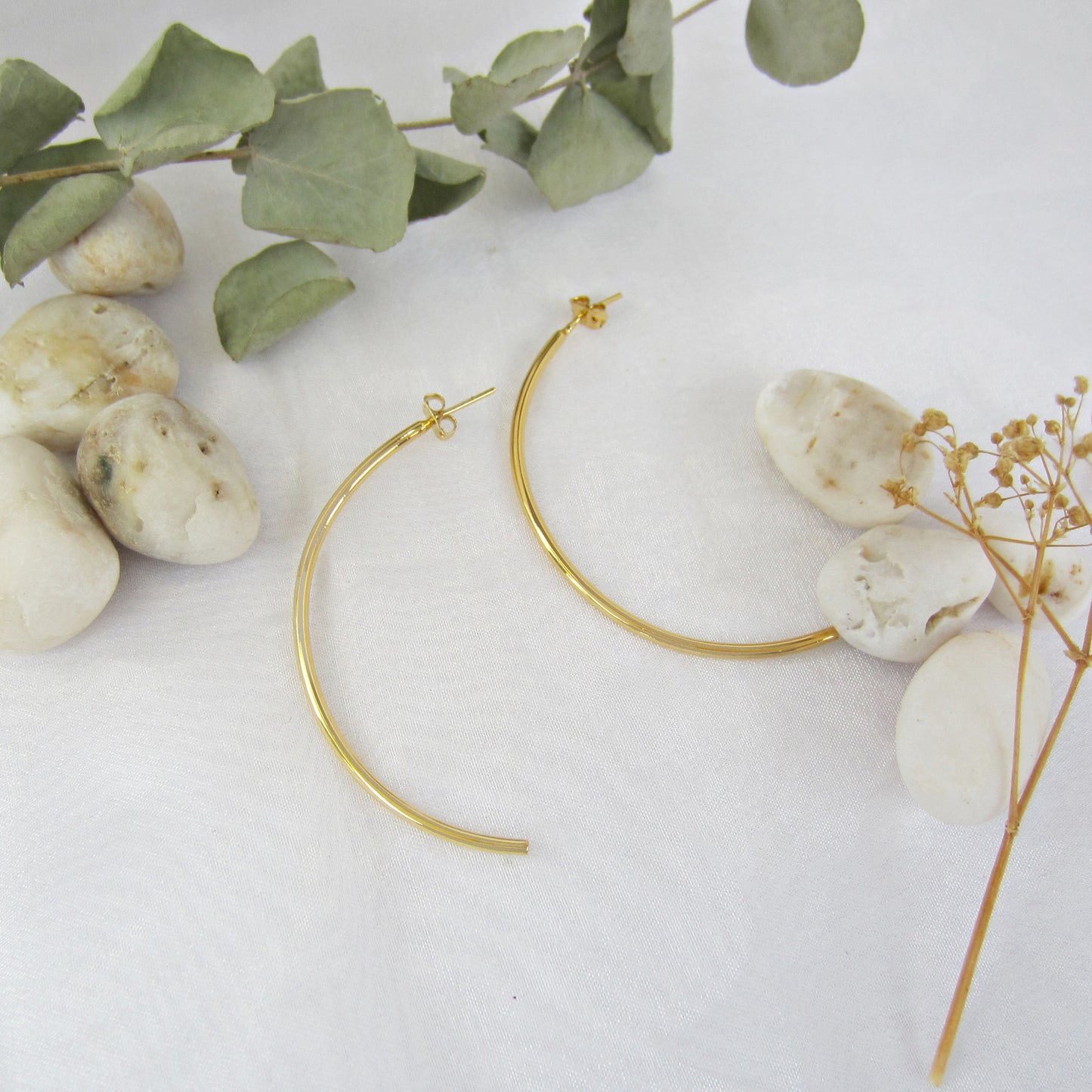 Aretes Dorados Barra Media Luna