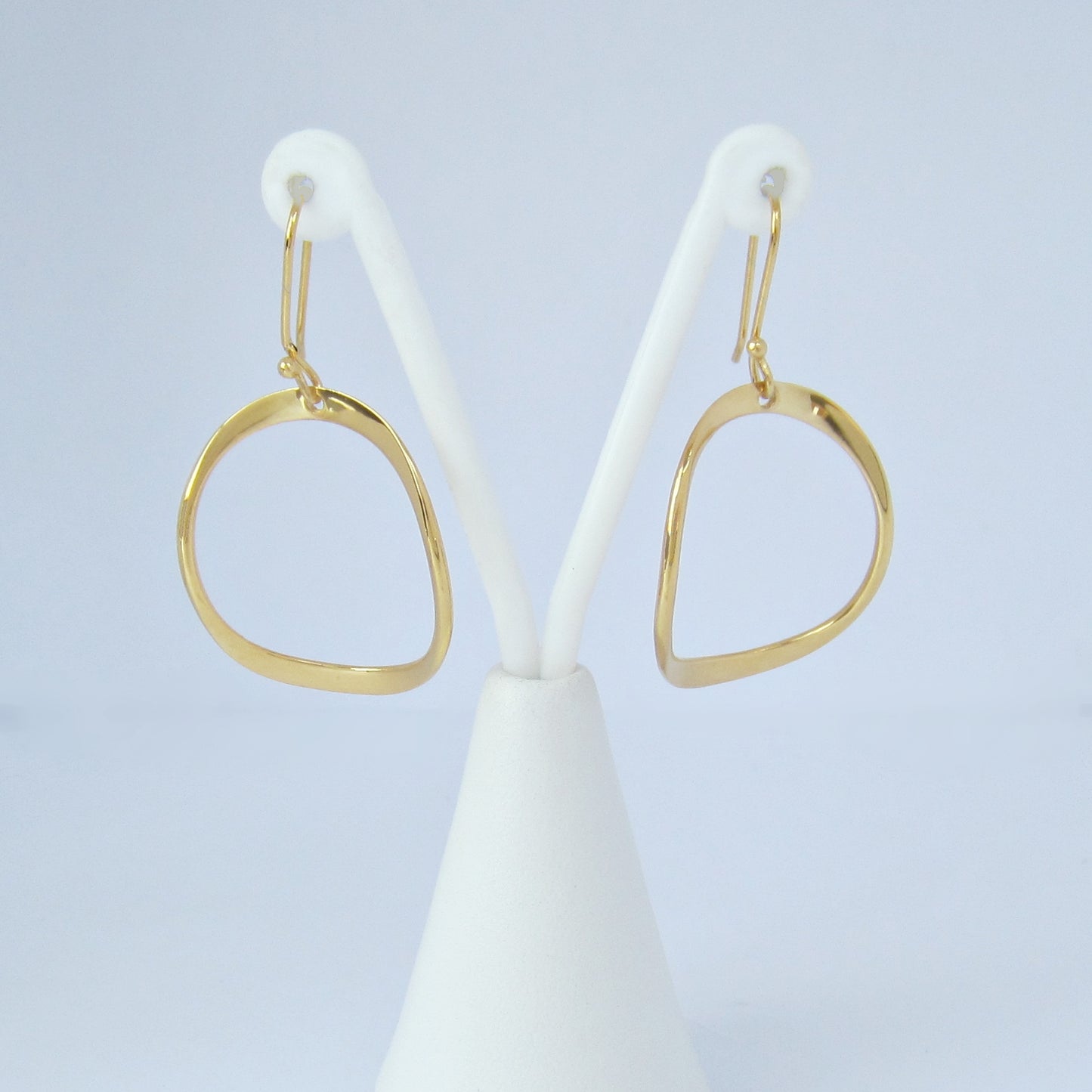 Arete Dorado Círculo Doblado