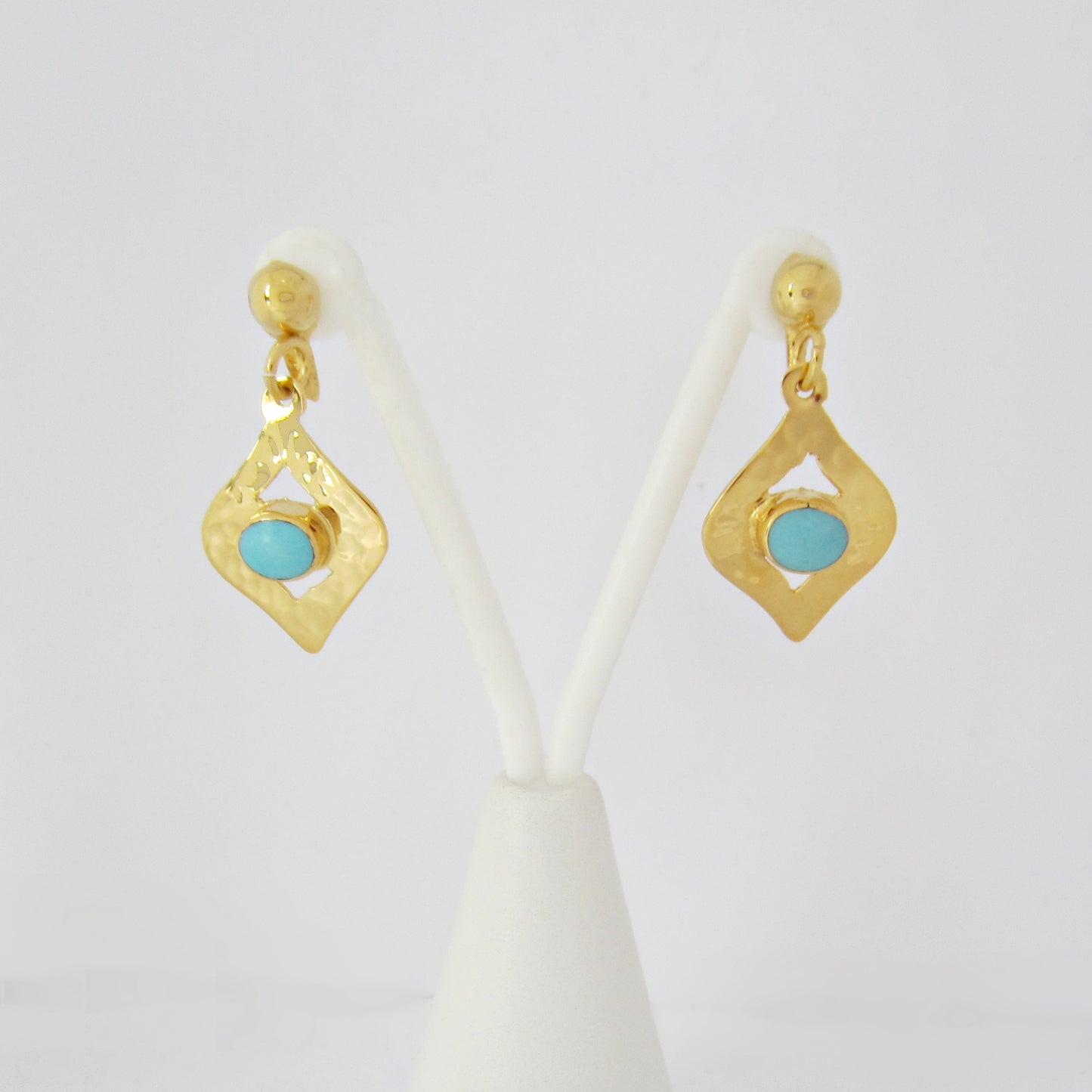 Aretes Dorados Avellana Martillada