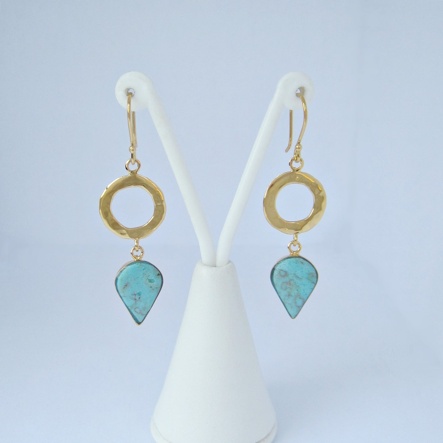 Arete Dorado Punta Lanza Con Piedra