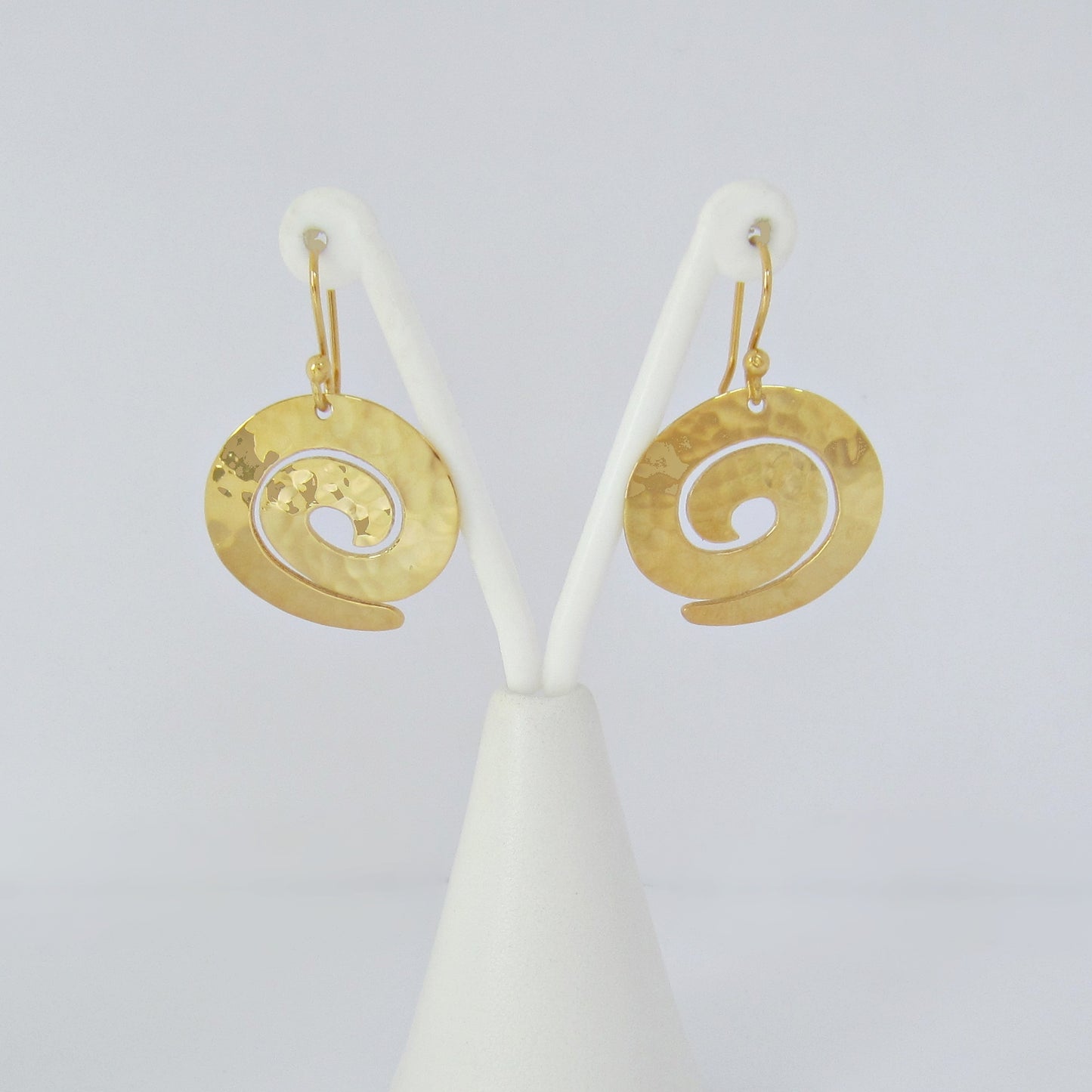 Arete Dorado Caracol Martillado