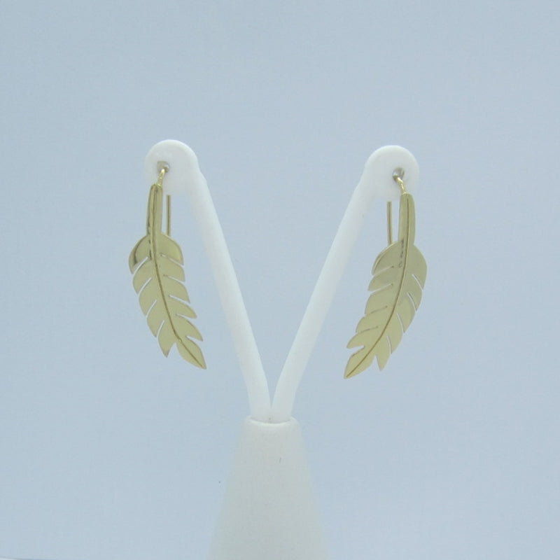 Aretes dorados pluma india