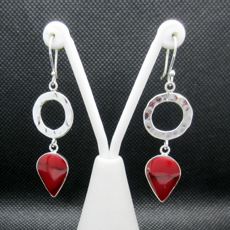 Aretes plateados punta lanza con piedra