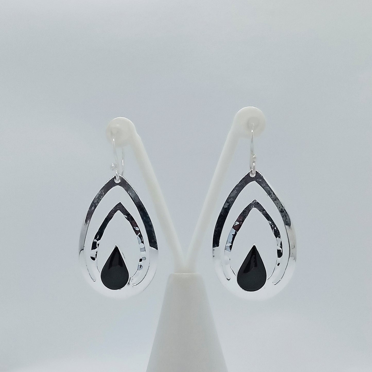 Arete Plateado Gota Elegante