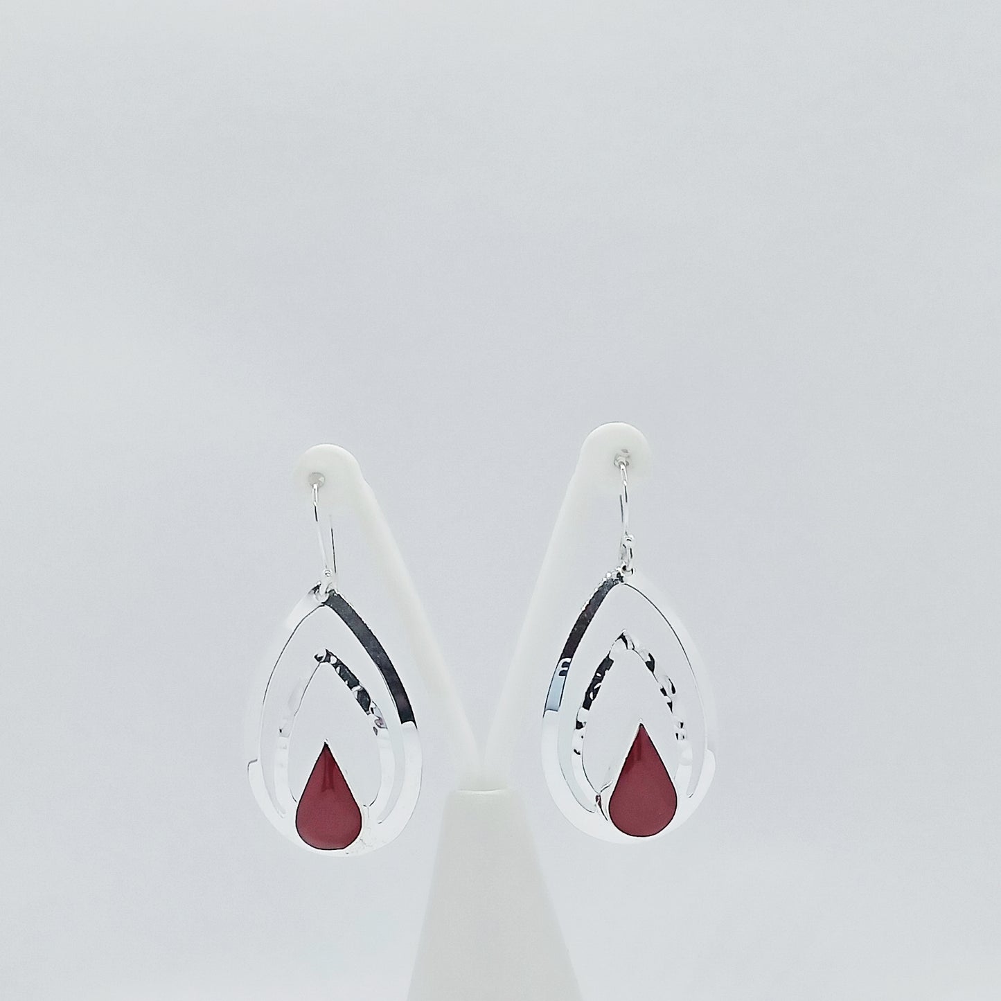 Arete Plateado Gota Elegante