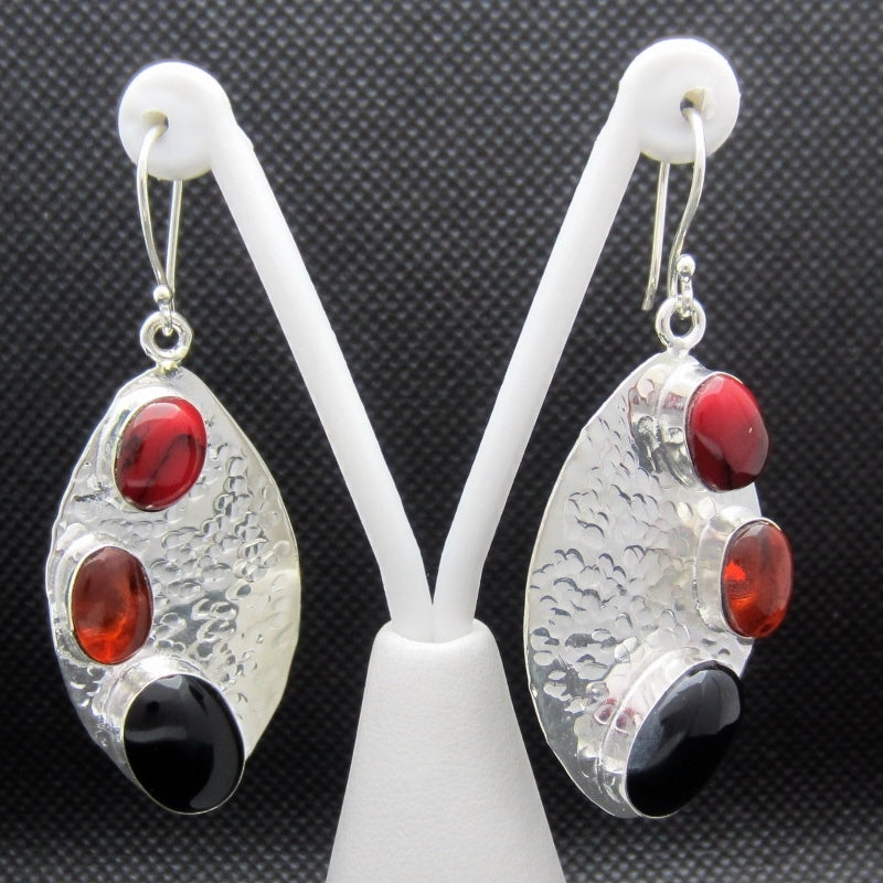 Aretes plateados con ámbar