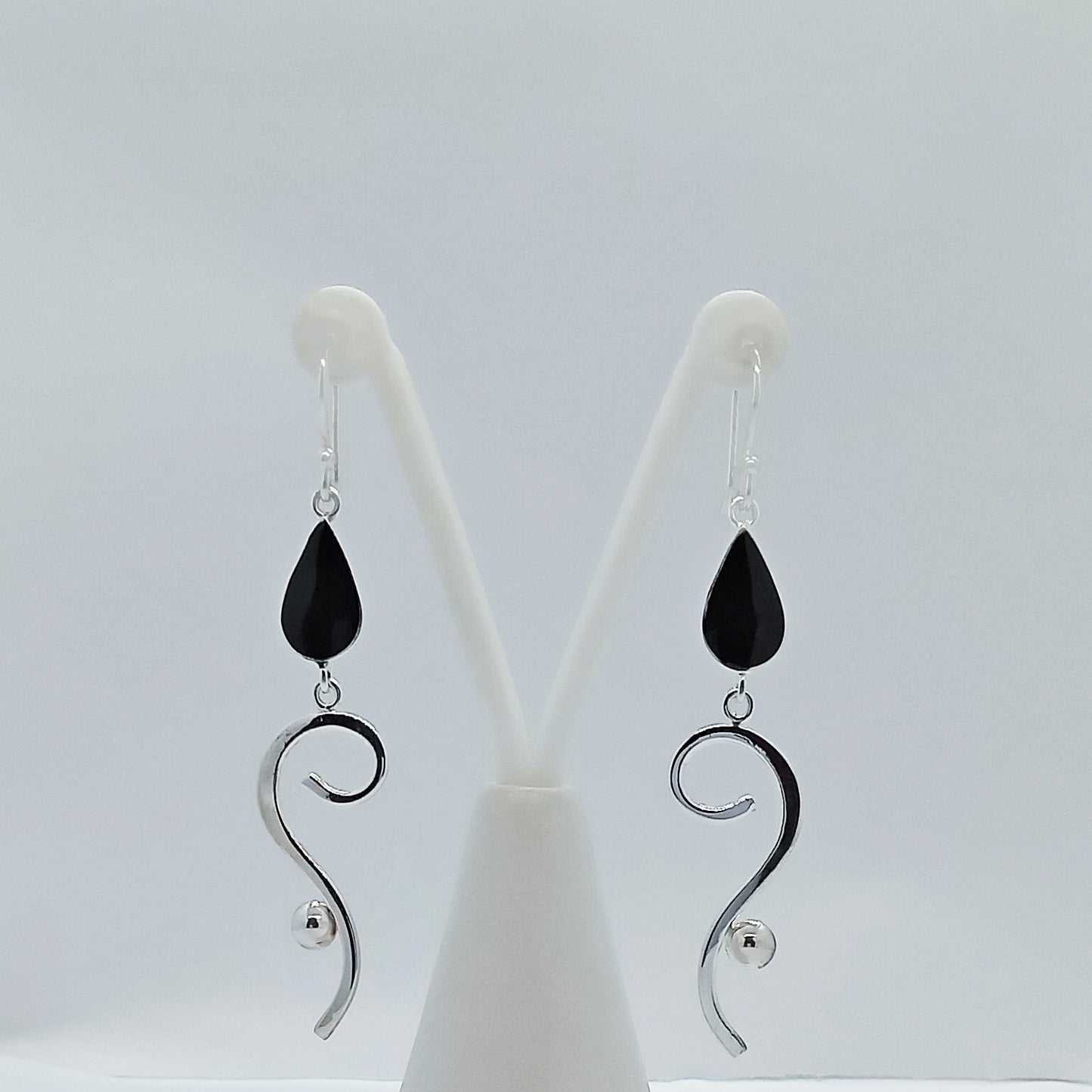 Arete Plateado Signo con Piedra