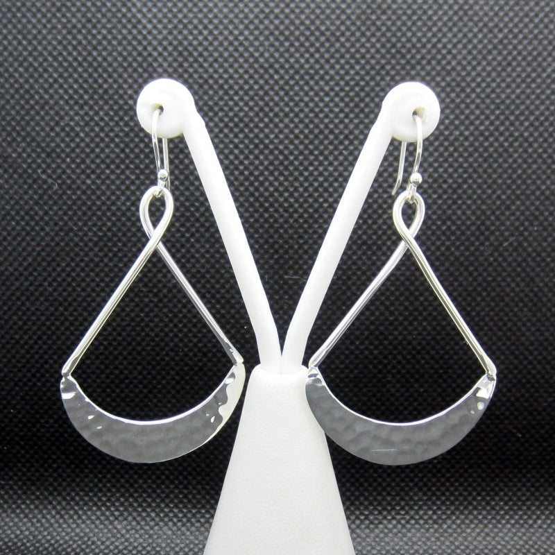 Aretes plateados columpio