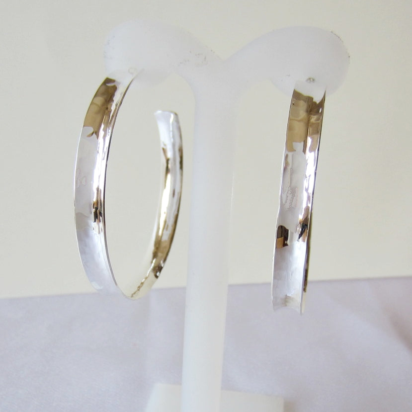 Arracada Plateada Maxi Martillada