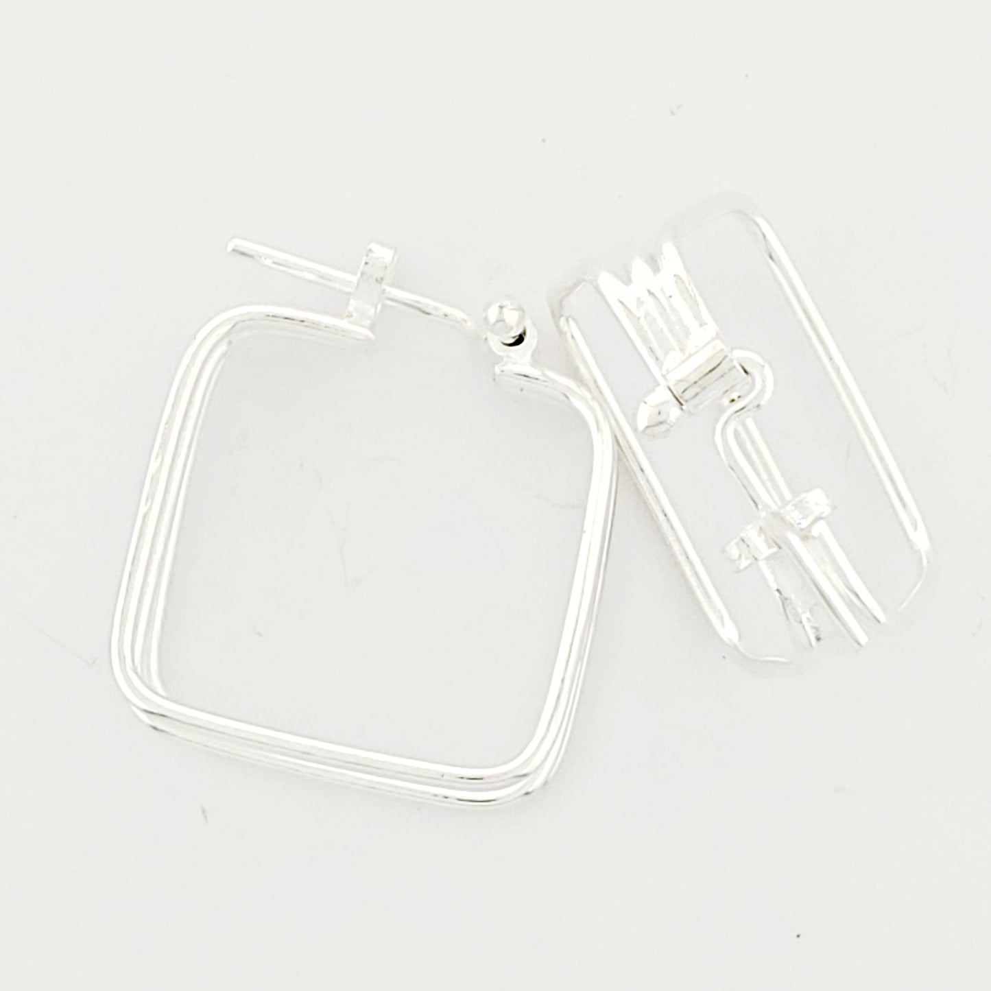 Arracada Plateada Cuadrada