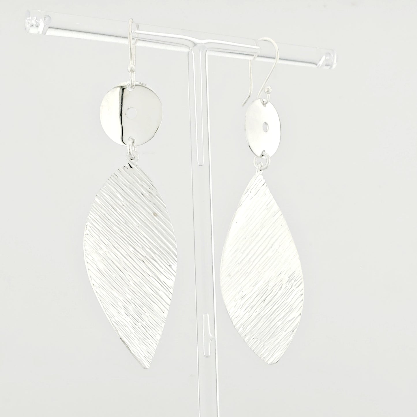 Arete Plateado Hoja Diamante