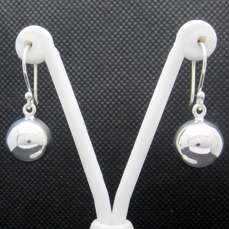 Aretes plateados bola lisa