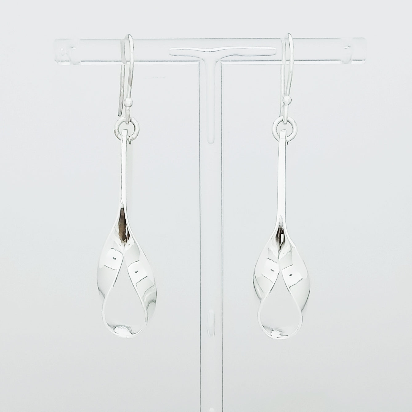 Arete Plateado Línea Curva