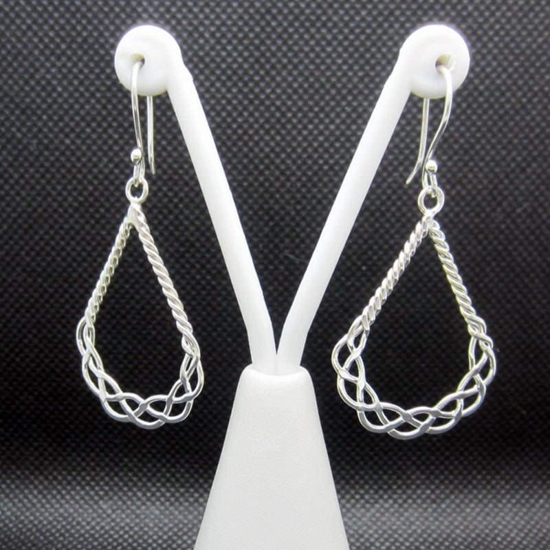 Aretes plateados canasta tejida