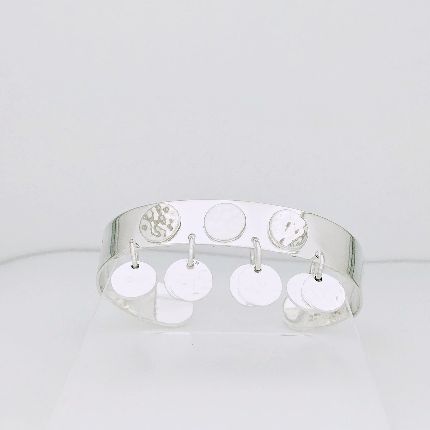 Brazalete Plateado Monedas Colgando