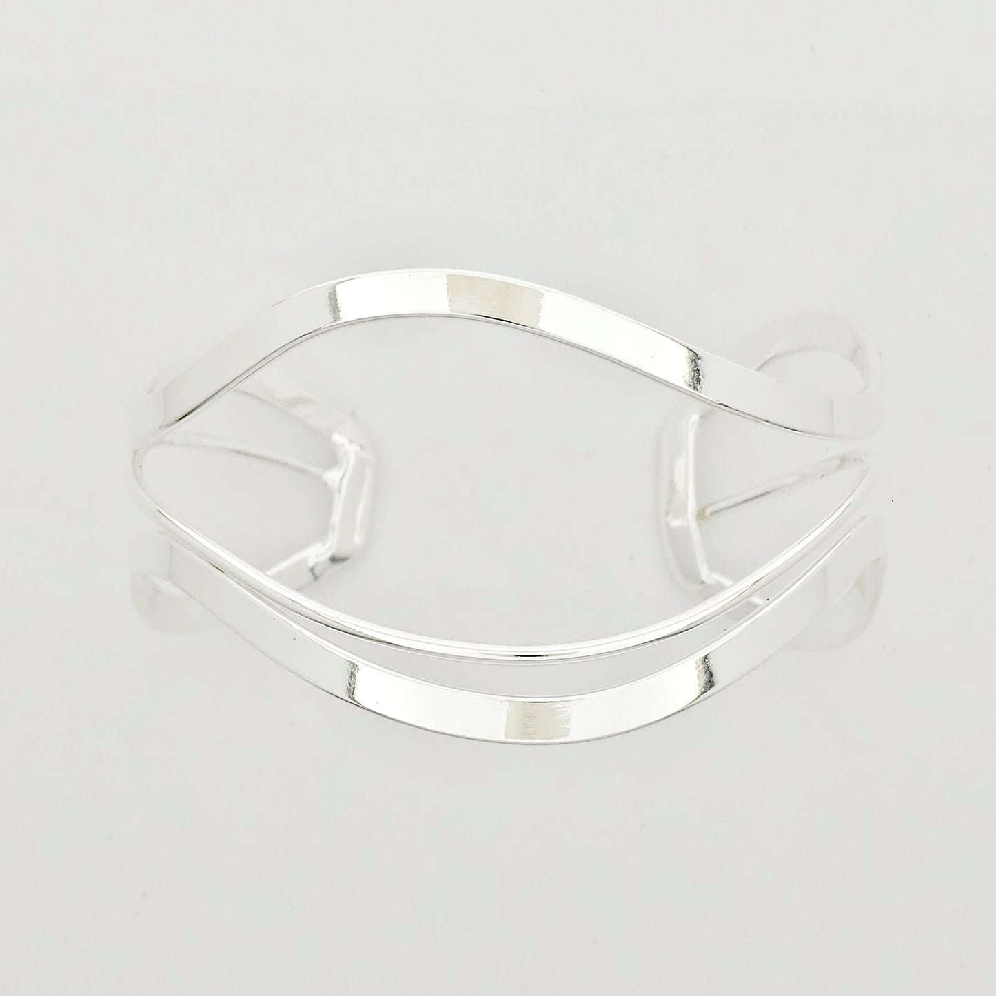 Brazalete Plateado Curvo