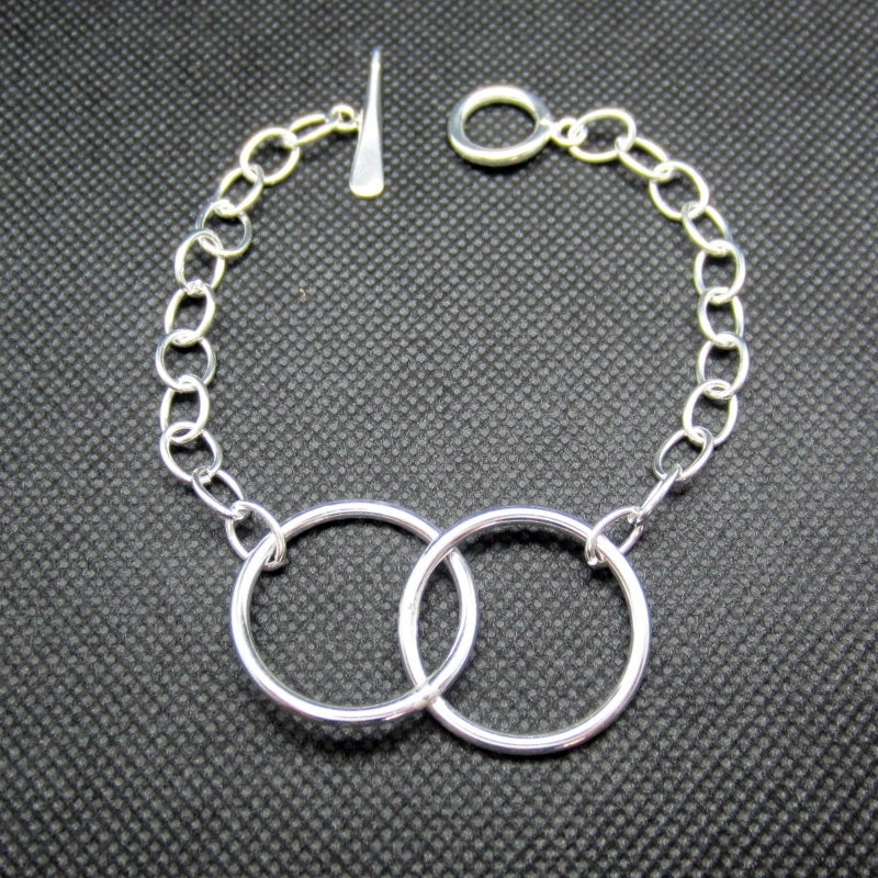 Pulsera plateada esposas