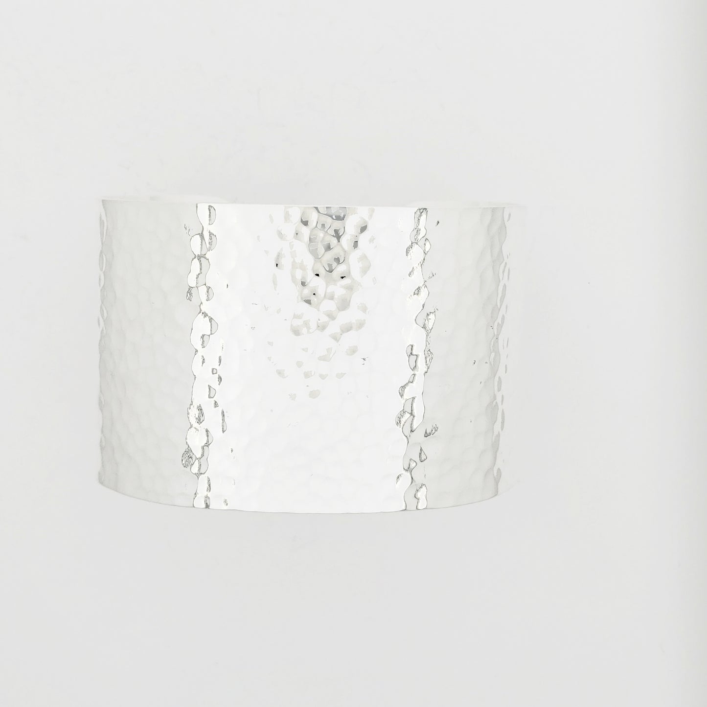 Brazalete Plateado Martillado Grueso
