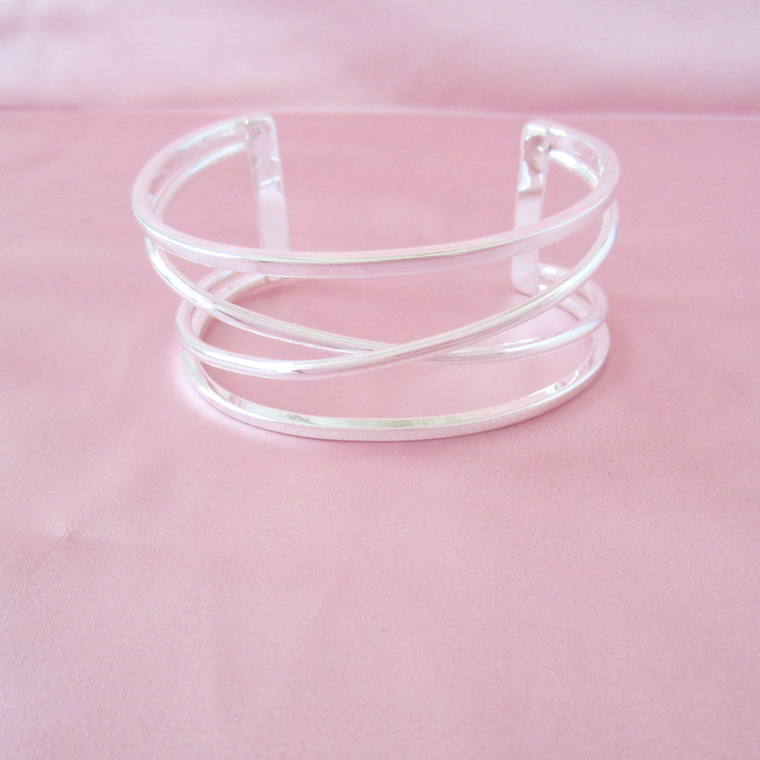 Brazalete Plateado Elegante Cruzado