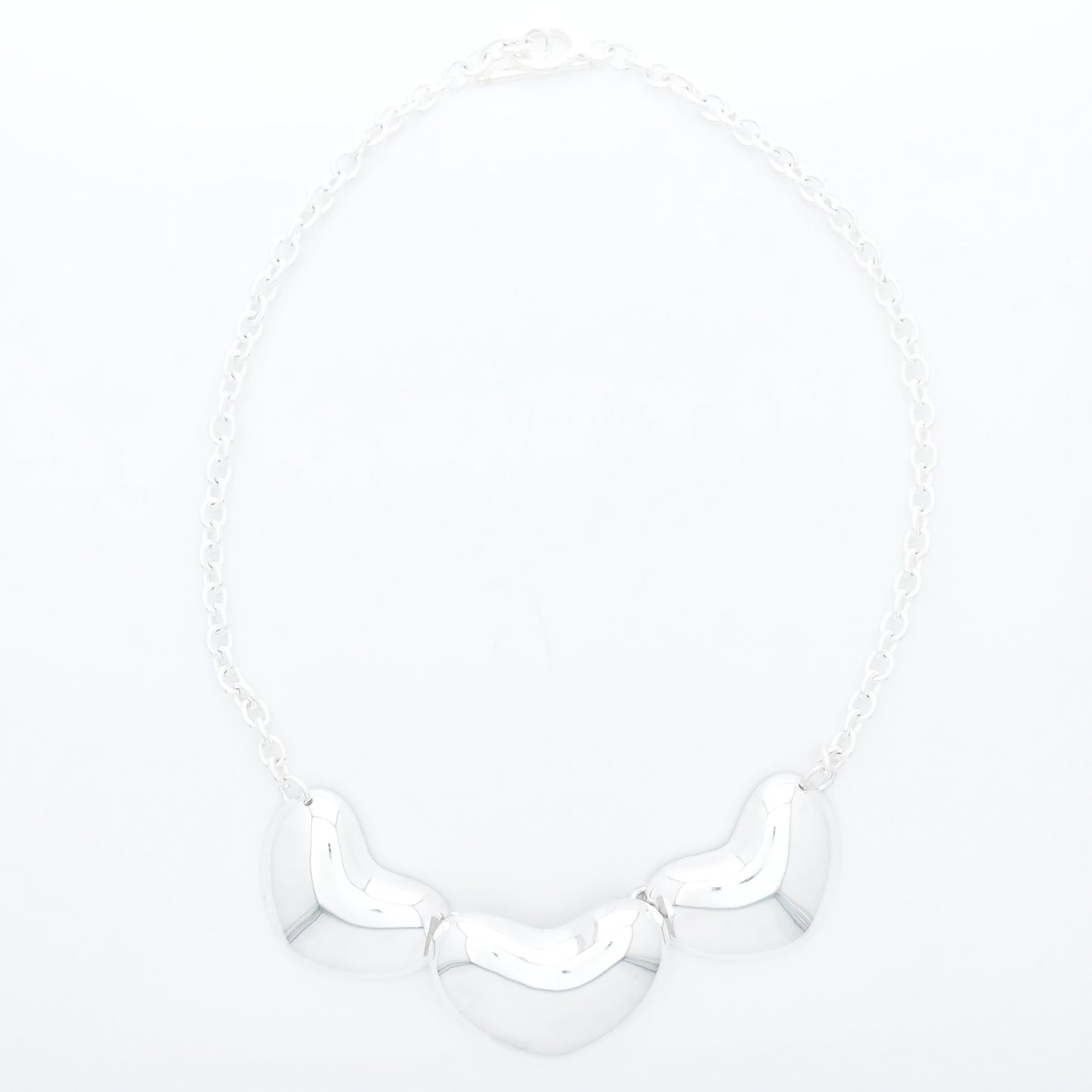 Collar plateado triple corazón