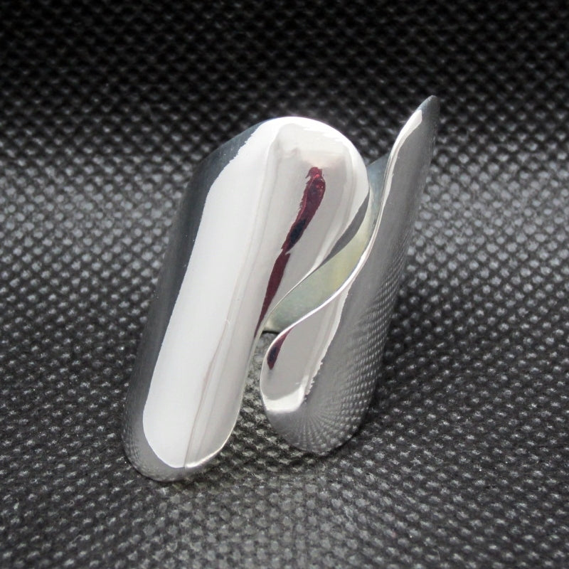 Anillo plateado psicodélico