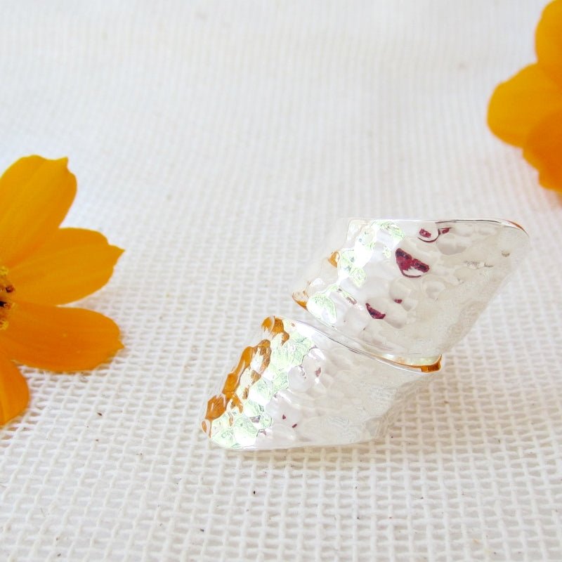 Anillo lenguas martillado - Petick Joyería Artesanal