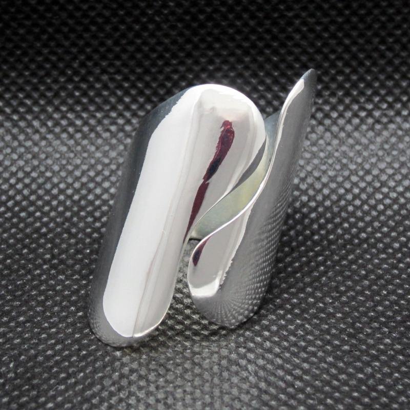 Anillo plateado psicodélico - Petick Joyería Artesanal