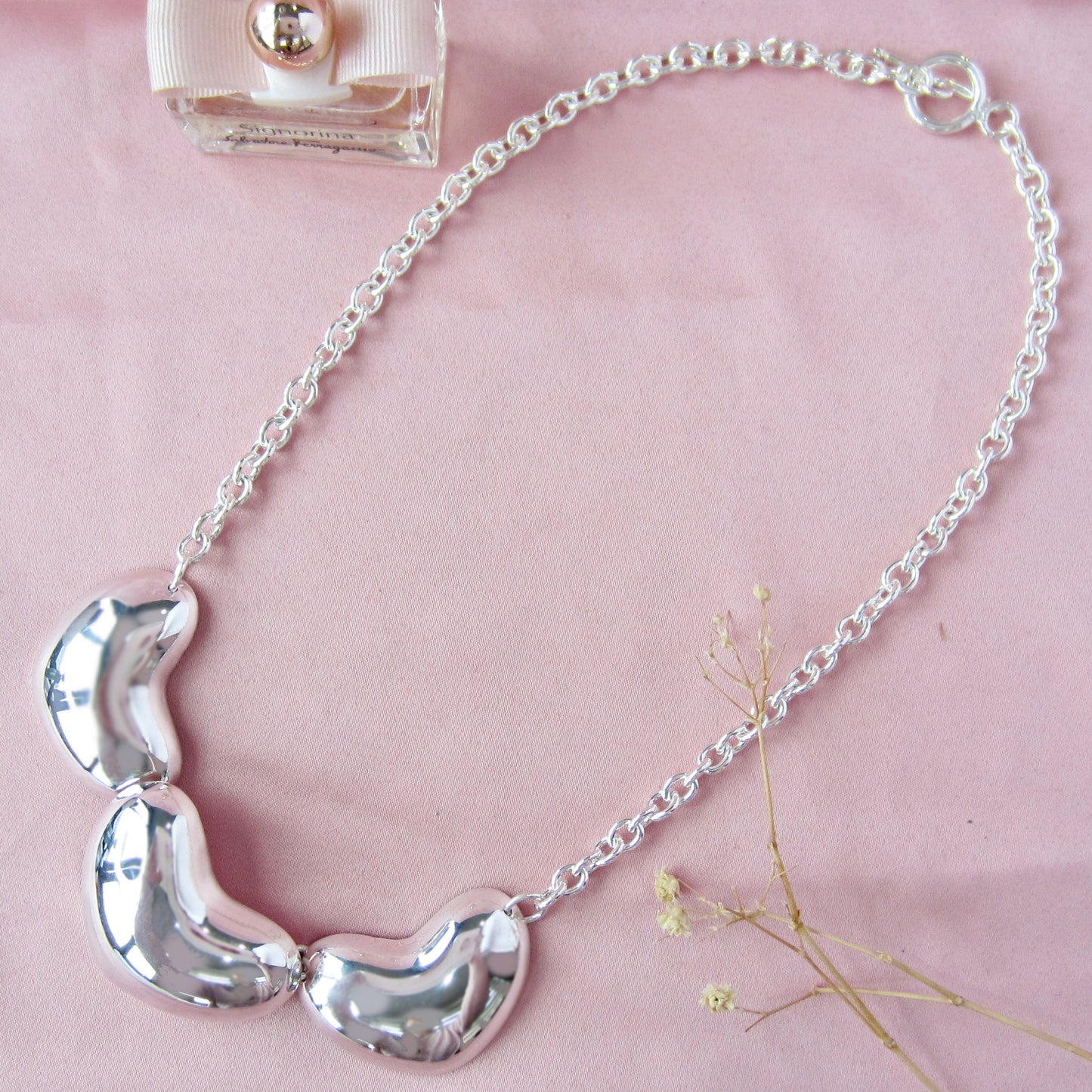 Collar plateado triple corazón