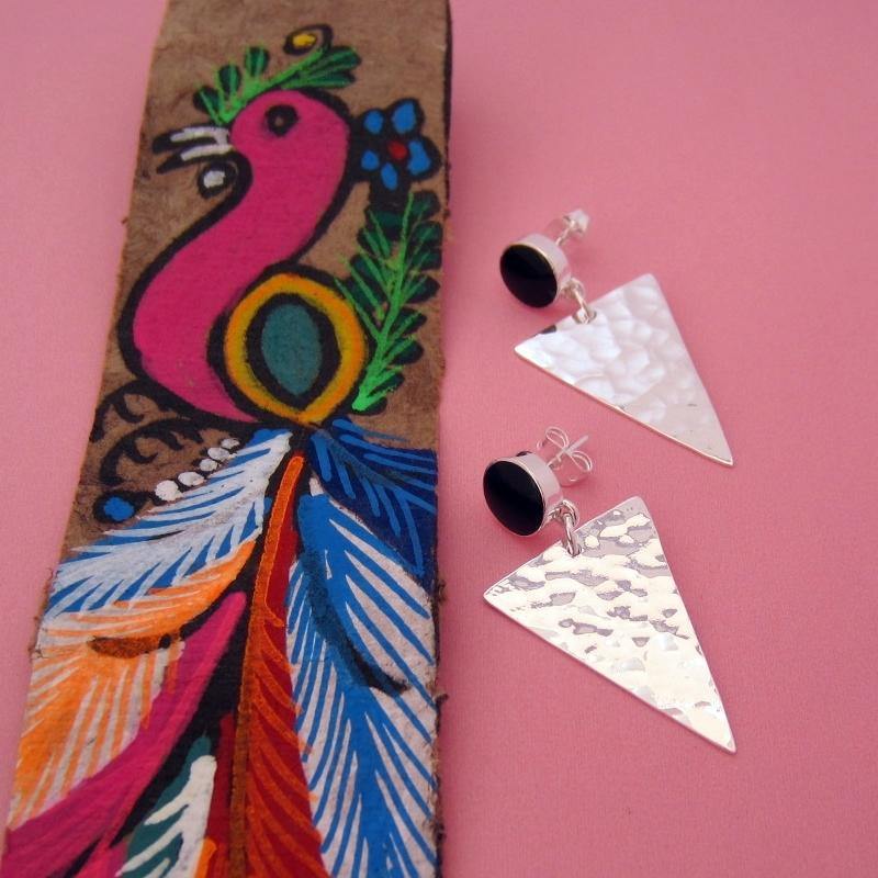 ARETES PLATEADOS ESTILO 80´S PIEDRA - Petick Joyería Artesanal