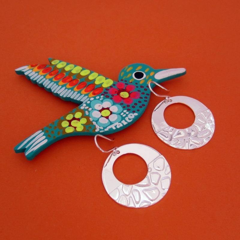 ARETES PLATEADOS DISCO EMPEDRADO - Petick Joyería Artesanal