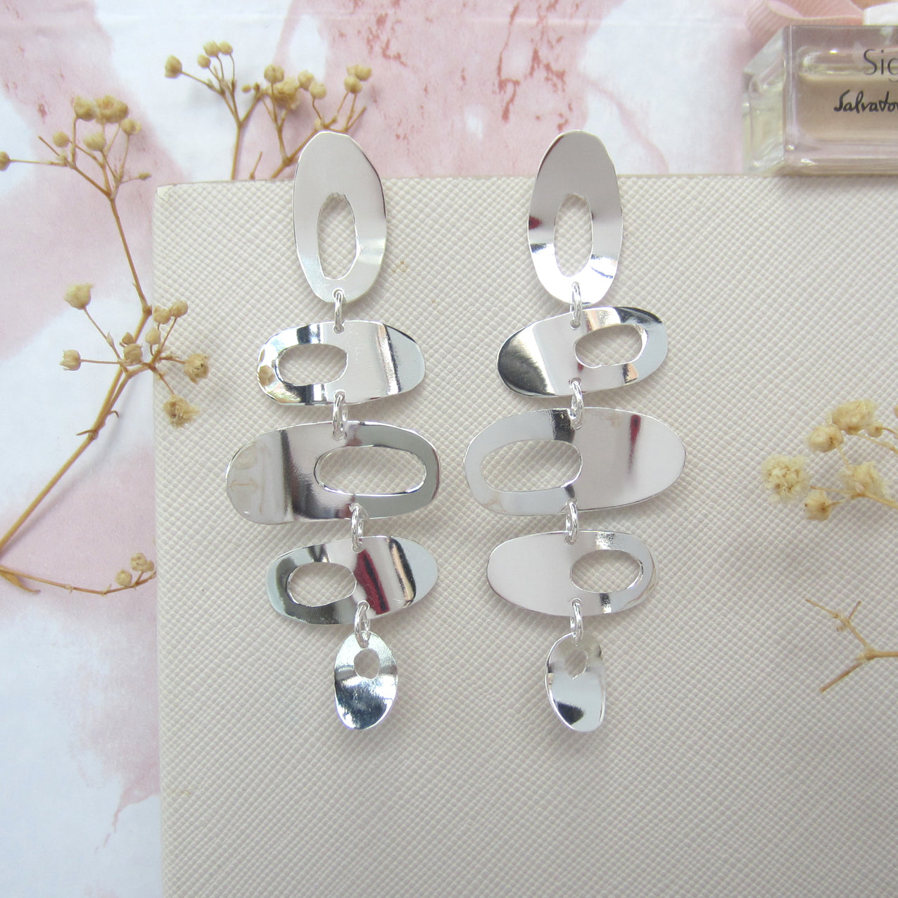 Arete plateado equilibrio