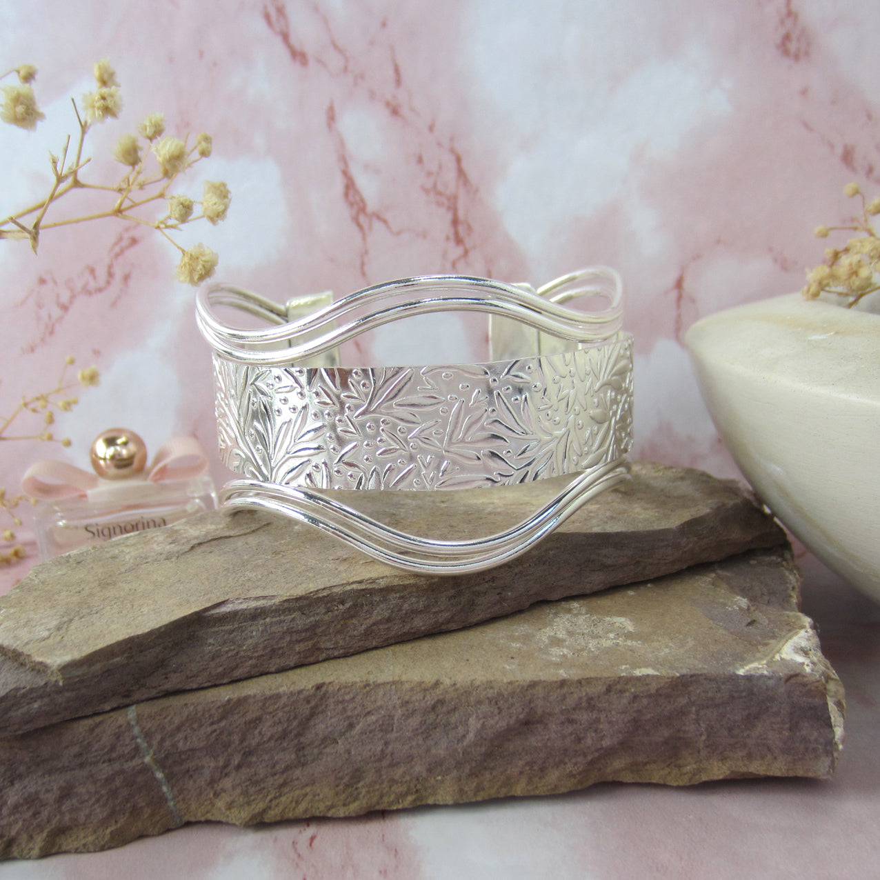 Brazalete plateado hojas