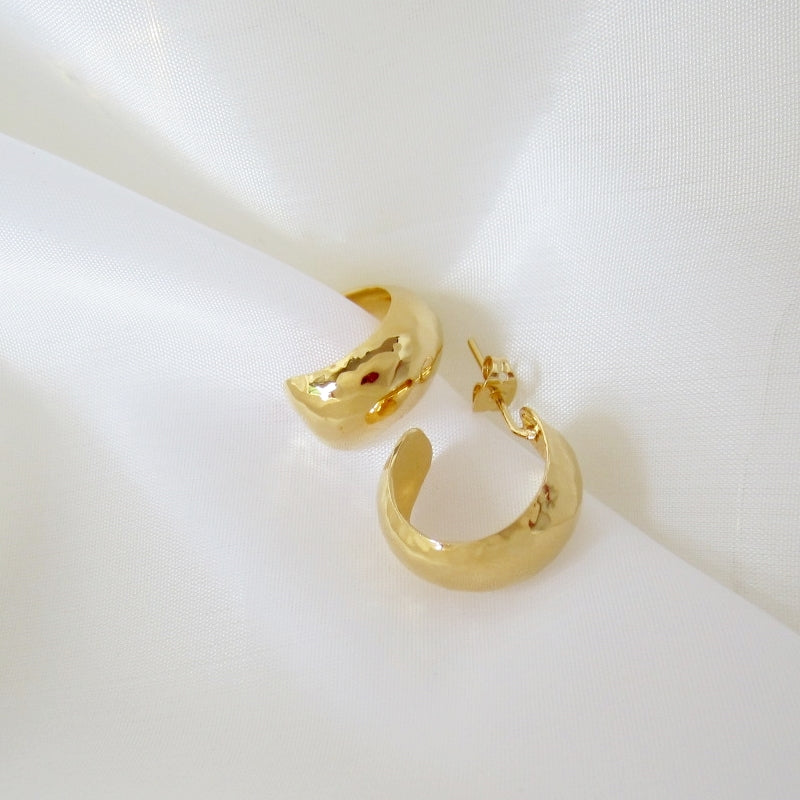 Hammered mini earrings