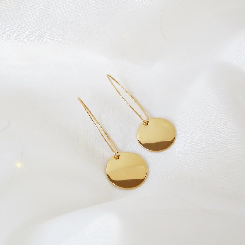 Aretes almendra y medallita