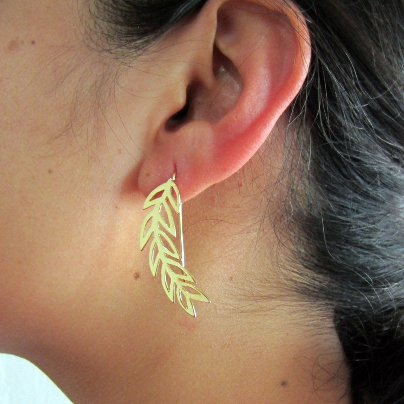 Aretes dorados hojas caladas